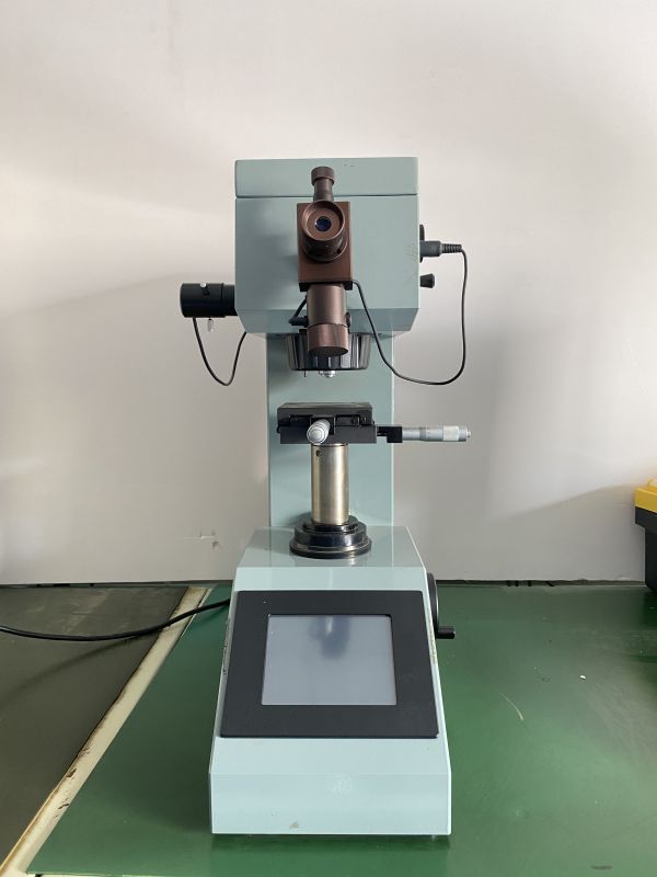 Vickers hardness tester